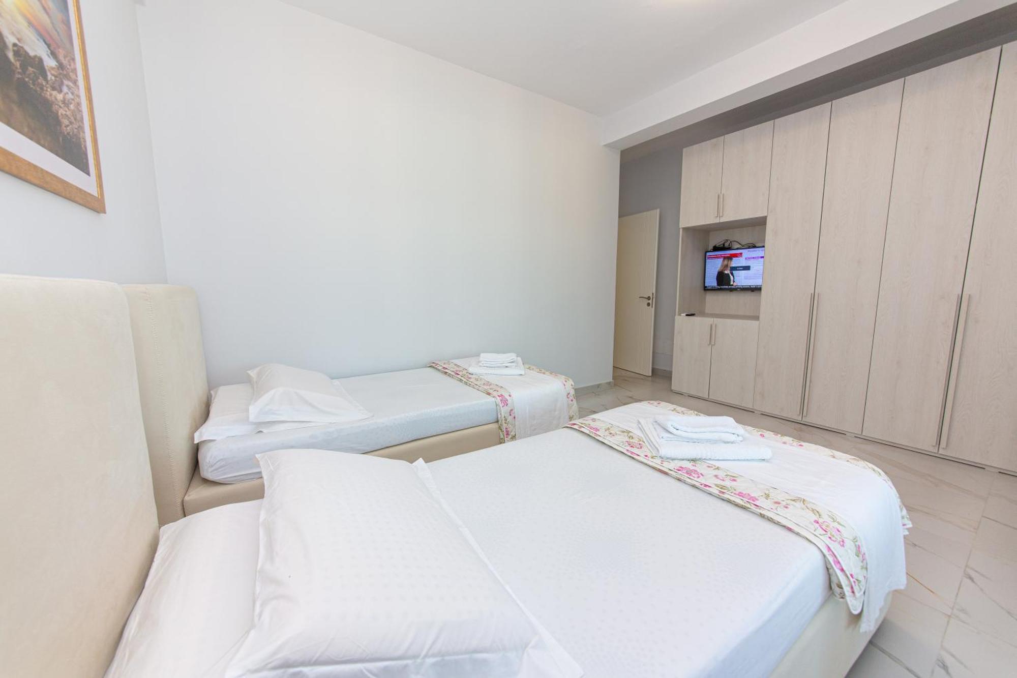 Luxury 2 *